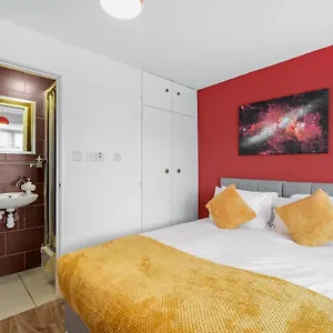Argyll Self-contained Studio With En-suite Near Heathrow Apartment Southall